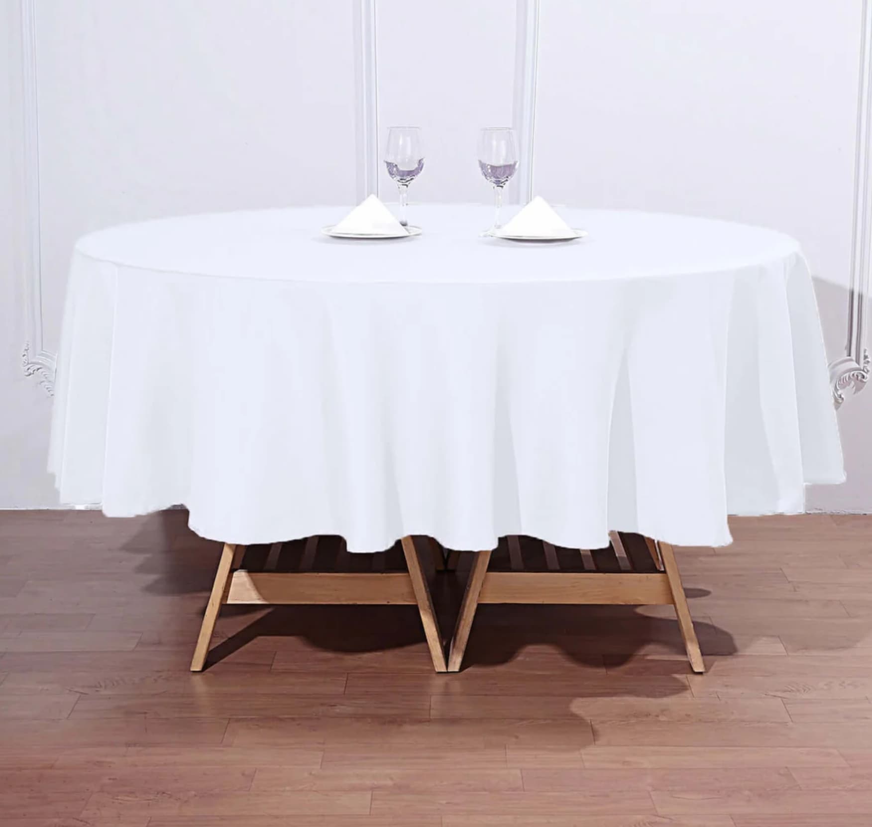 90 Round Polyester Tablecloth